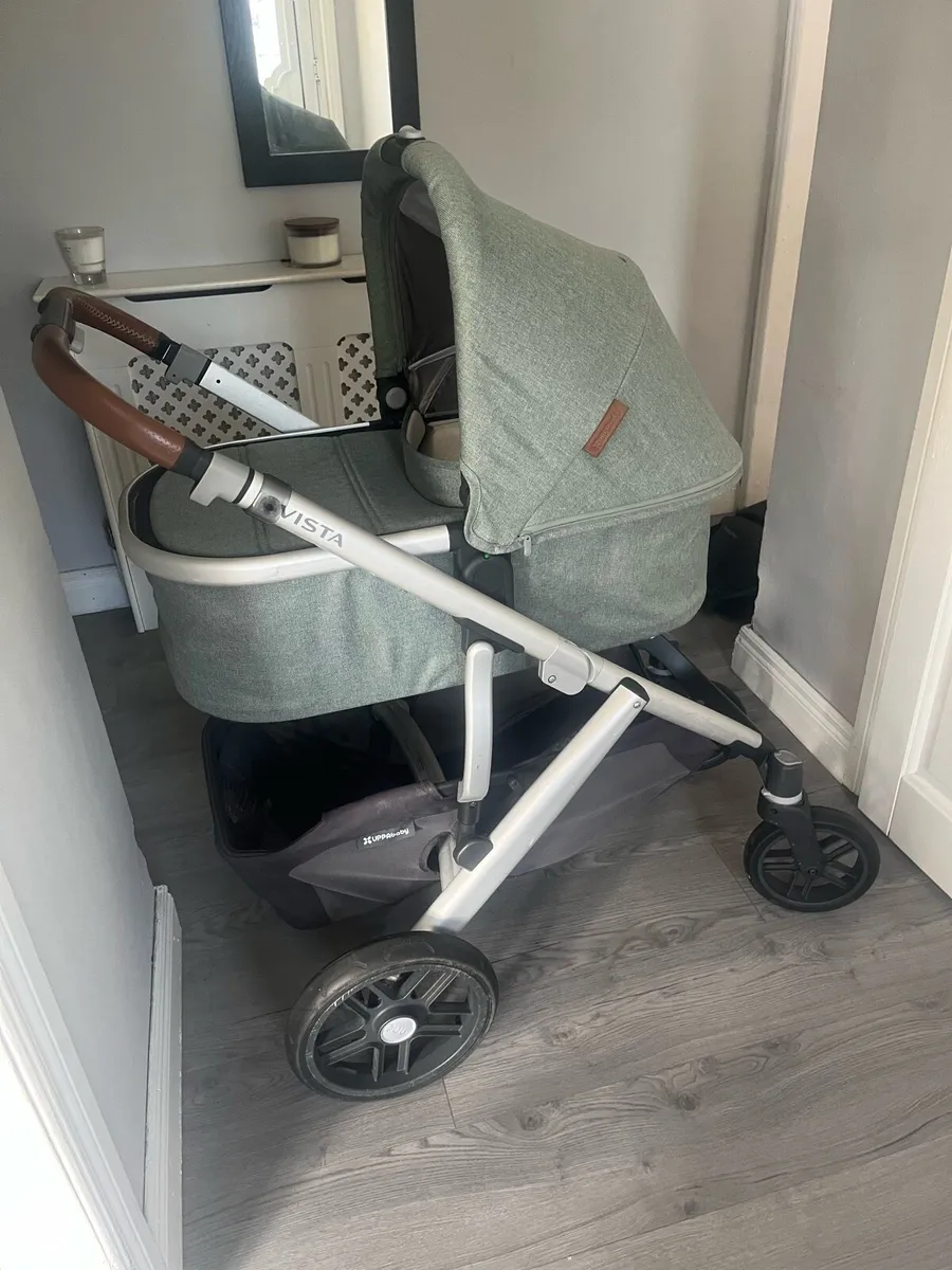 Vista Uppababy v2 with carrycot - Image 3