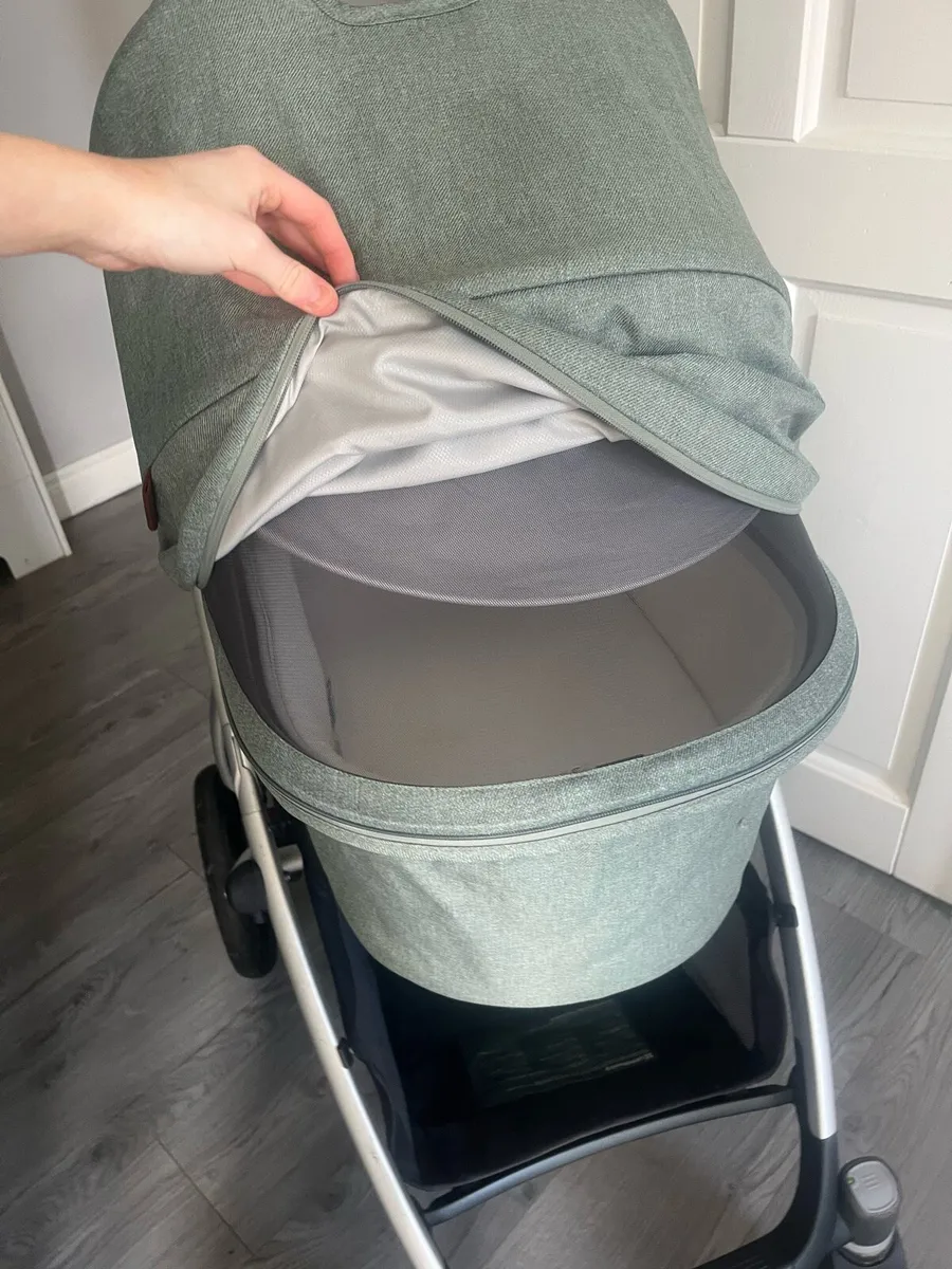 Vista Uppababy v2 with carrycot - Image 4