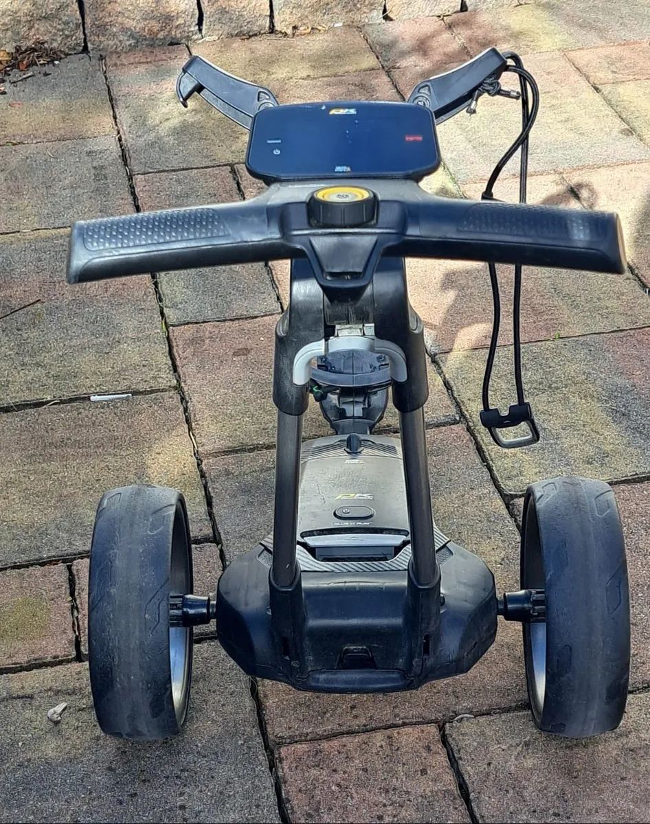 Powakaddy FX7 GPS golf trolley - Image 1