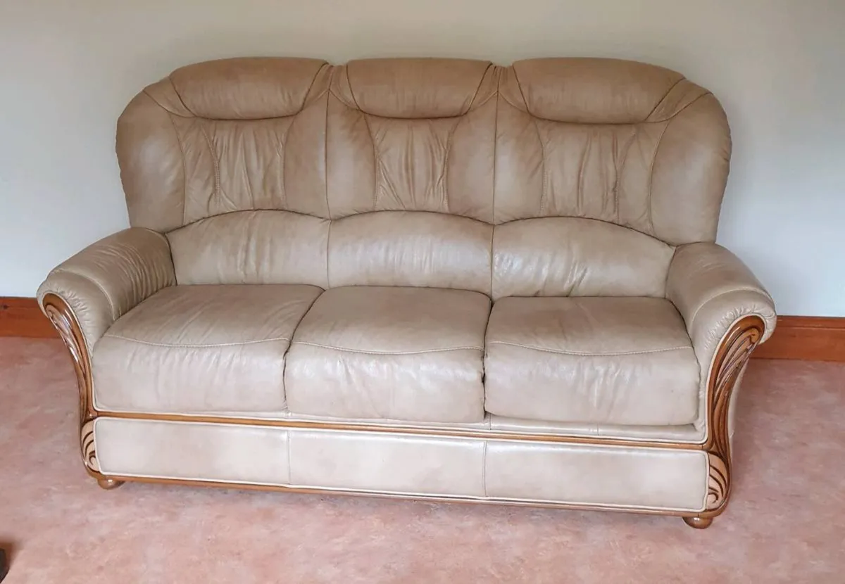 Leather Sofa and 2 armchairs - Image 1