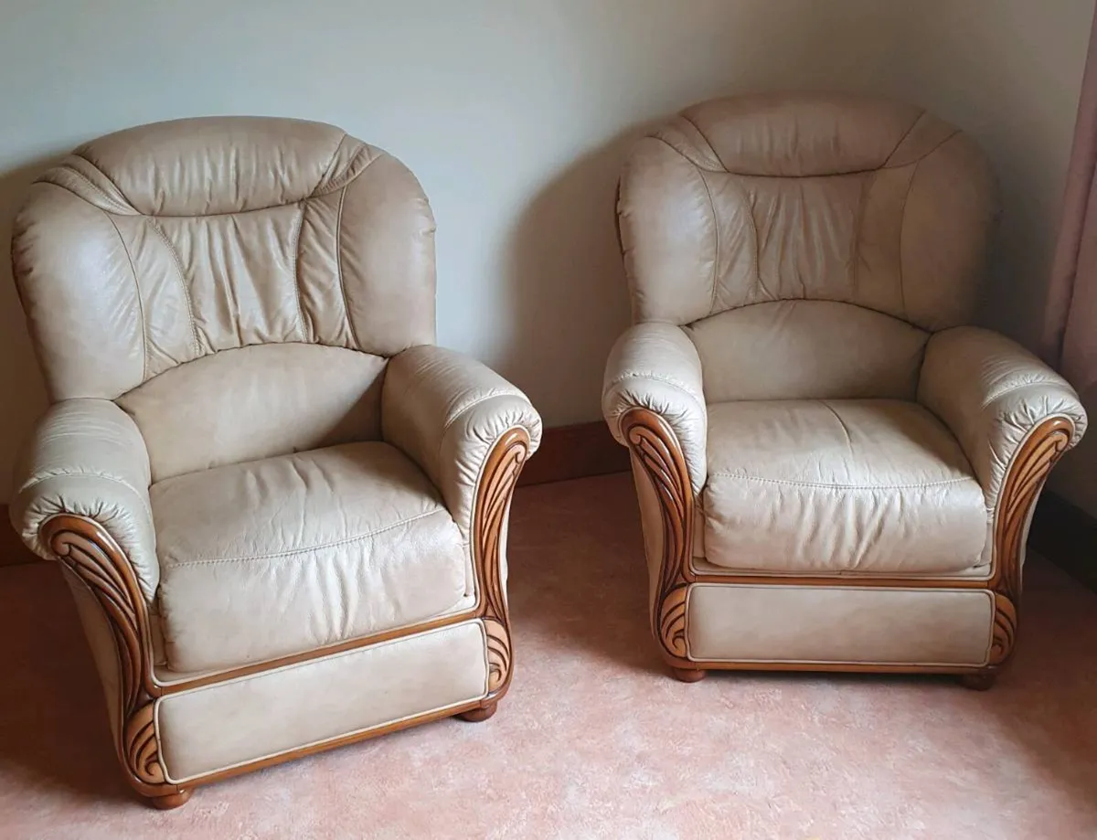 Leather Sofa and 2 armchairs - Image 2