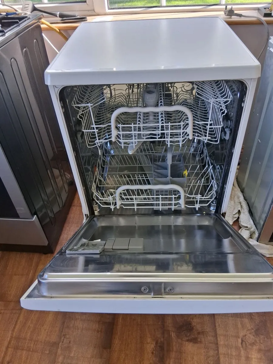 Dishwasher - Image 2