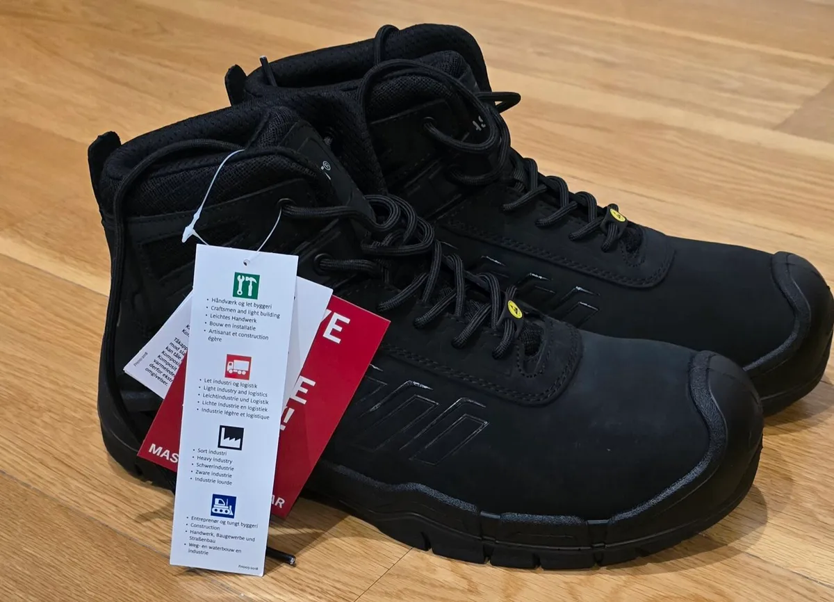 Mascot Trivor safety boots size 9. BRAND NEW, BOX - Image 1