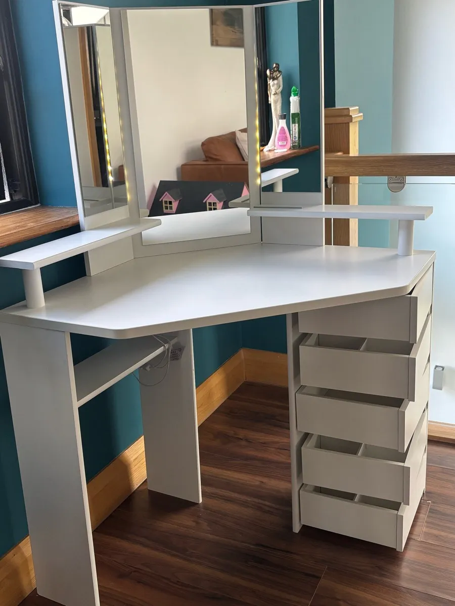 White corner dressing table - led light & 5 drawer - Image 1