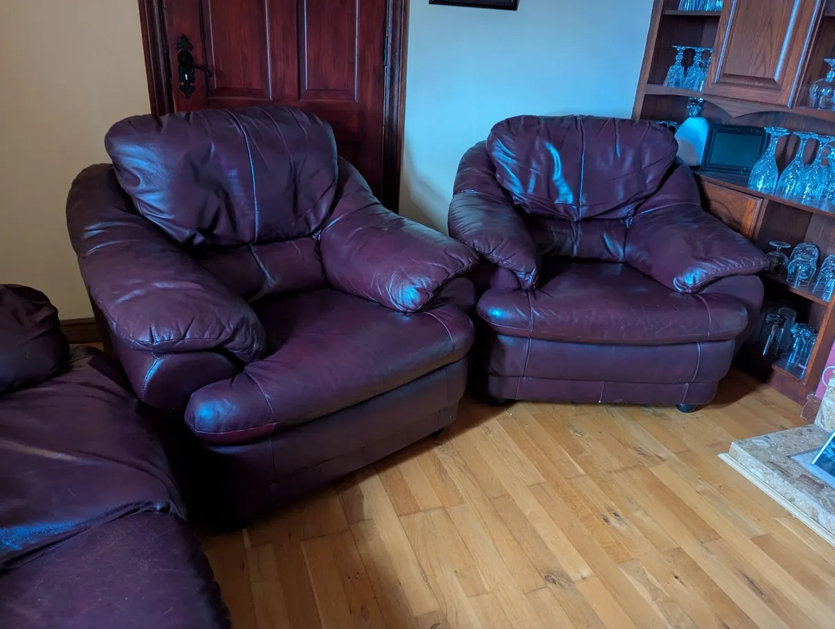 Three piece suite - Image 1
