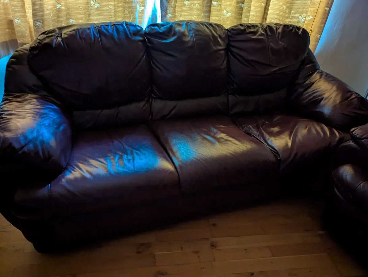 Three piece suite - Image 2