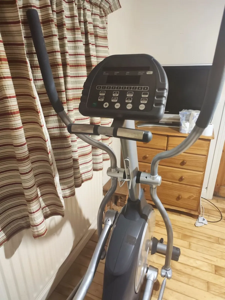 Steelflex 7400 Professional Gym Grade Elliptical - Image 2
