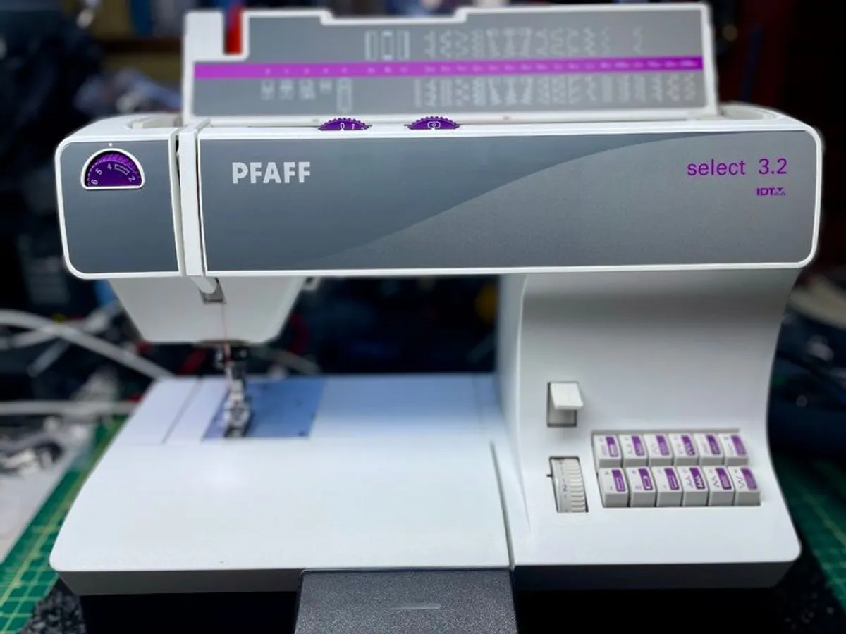 PFAFF Select 3.2 Sewing Machine - IDT - Just serviced - Like new! - Image 1