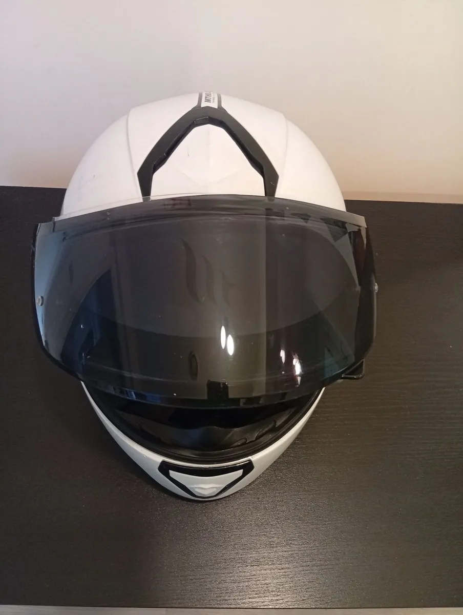 Quality Moto Helmet+Tinted Visor - Image 2