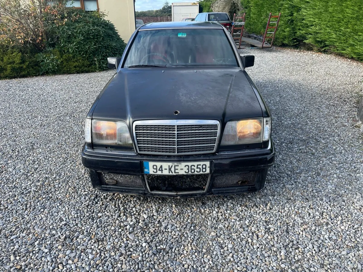 Vintage Mercedes w124 - Image 2