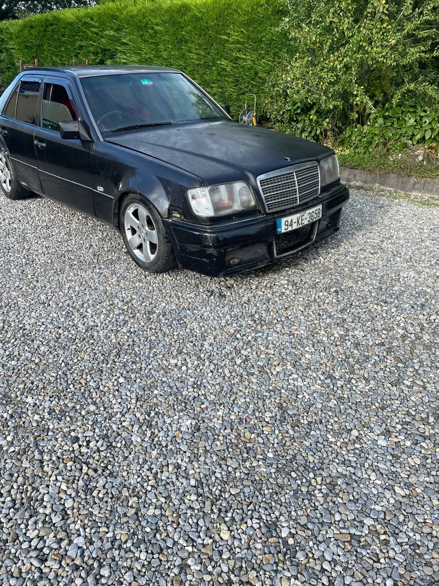 Vintage Mercedes w124 - Image 4