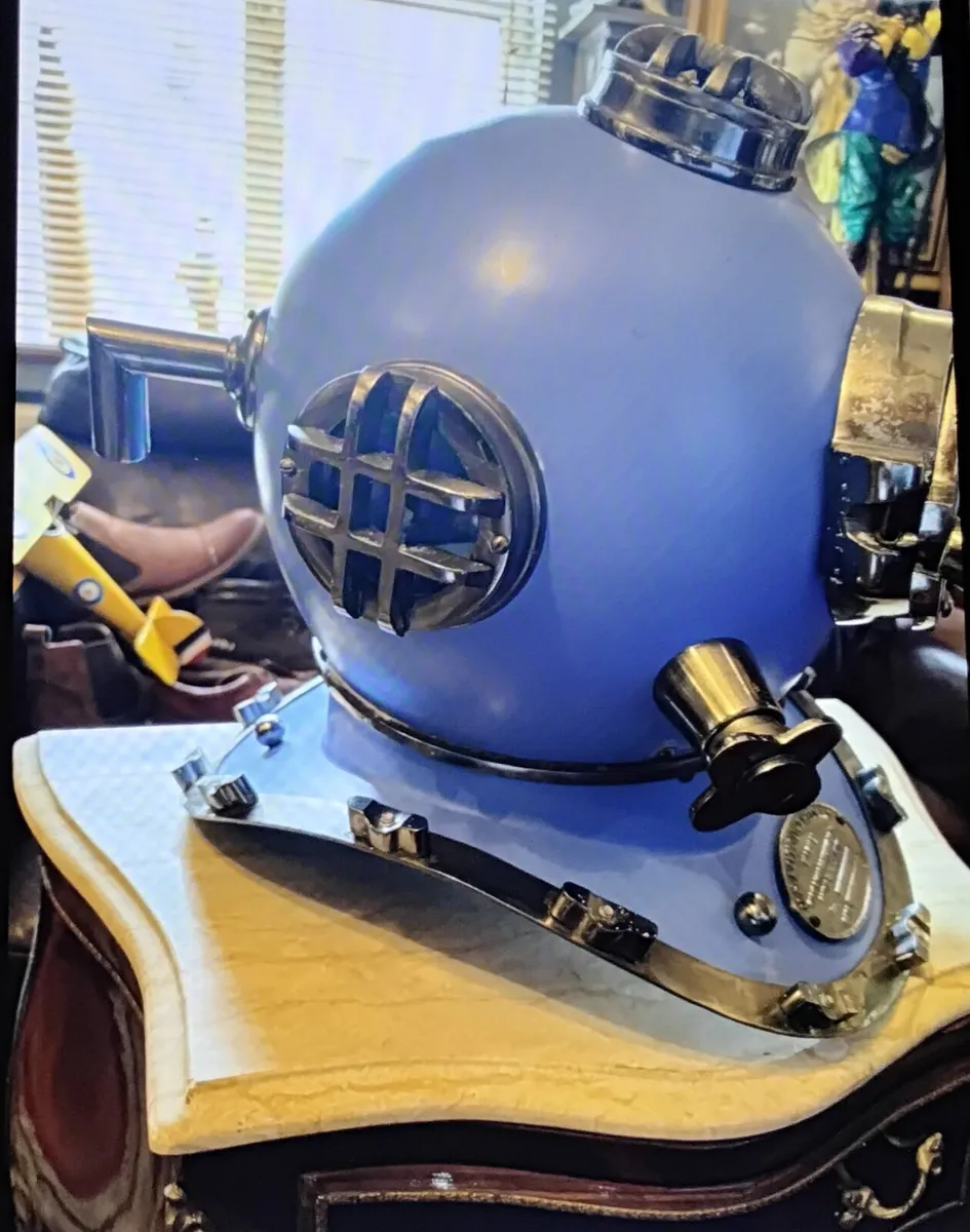 Two diving helemts - Image 2