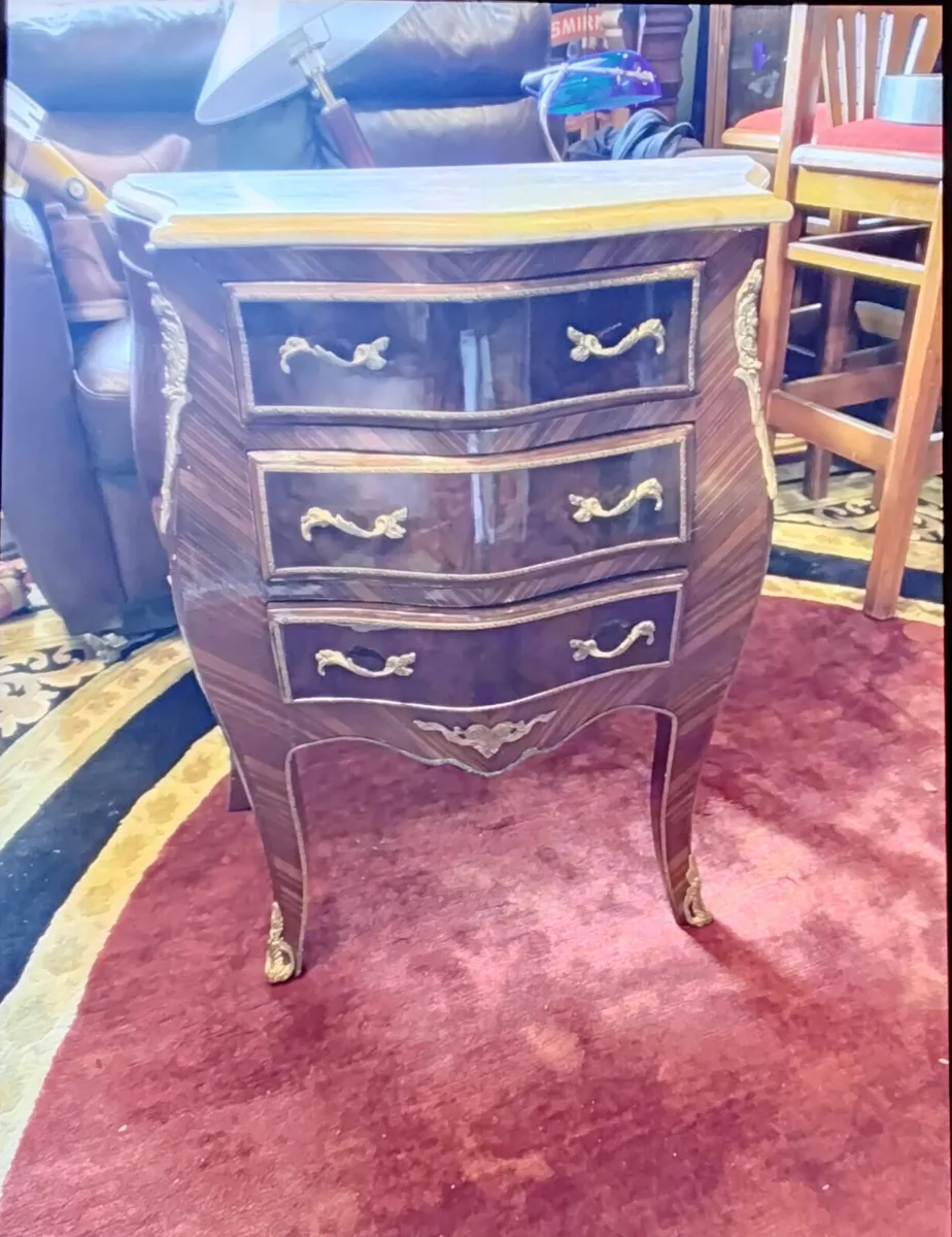 Antique dresser - Image 1