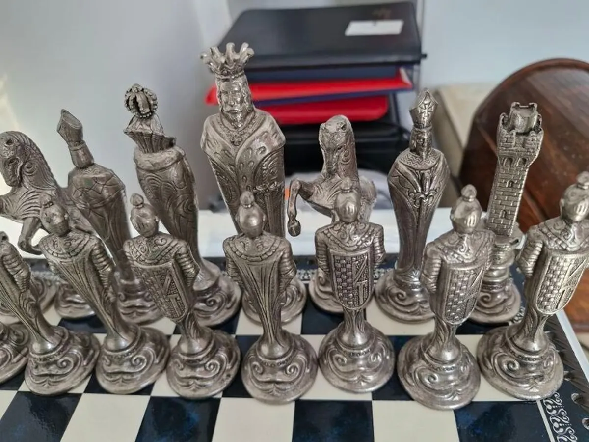 Decorative chess set - Image 2