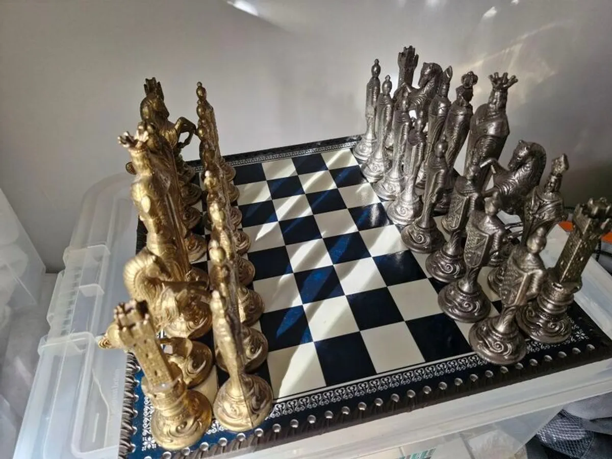 Decorative chess set - Image 1