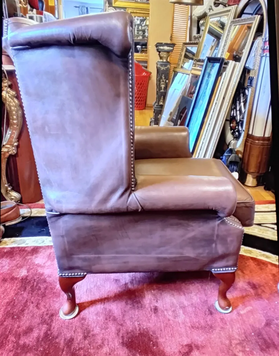 Brown chair - Image 4