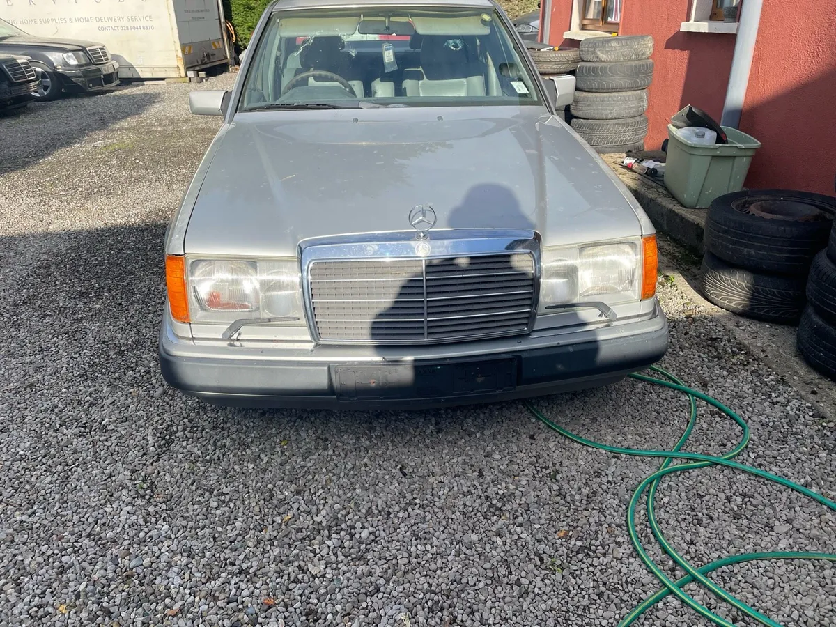 W124 Vintage Mercedes 24v - Image 2