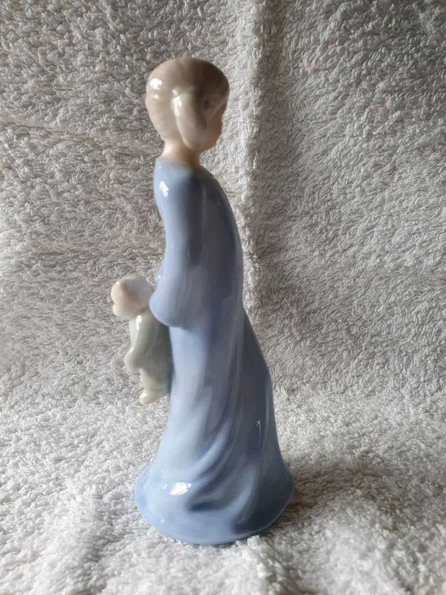 Vintage Porcelain Girl & hidden bear figurine - Image 4