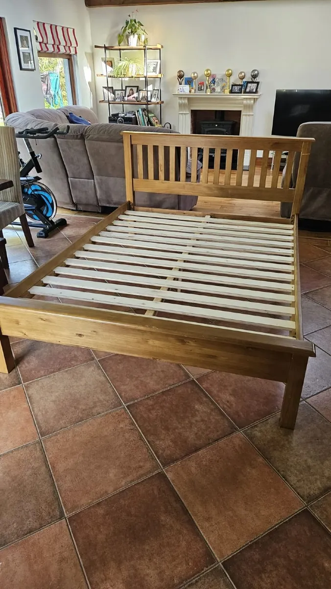 5ft Wooden Frame Bed - Image 1