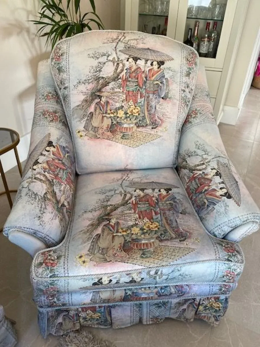 Three piece suite of furniture - Image 3