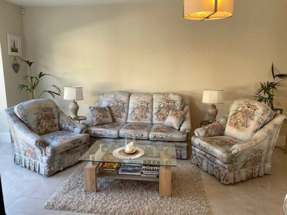 Three piece suite of furniture - Image 2