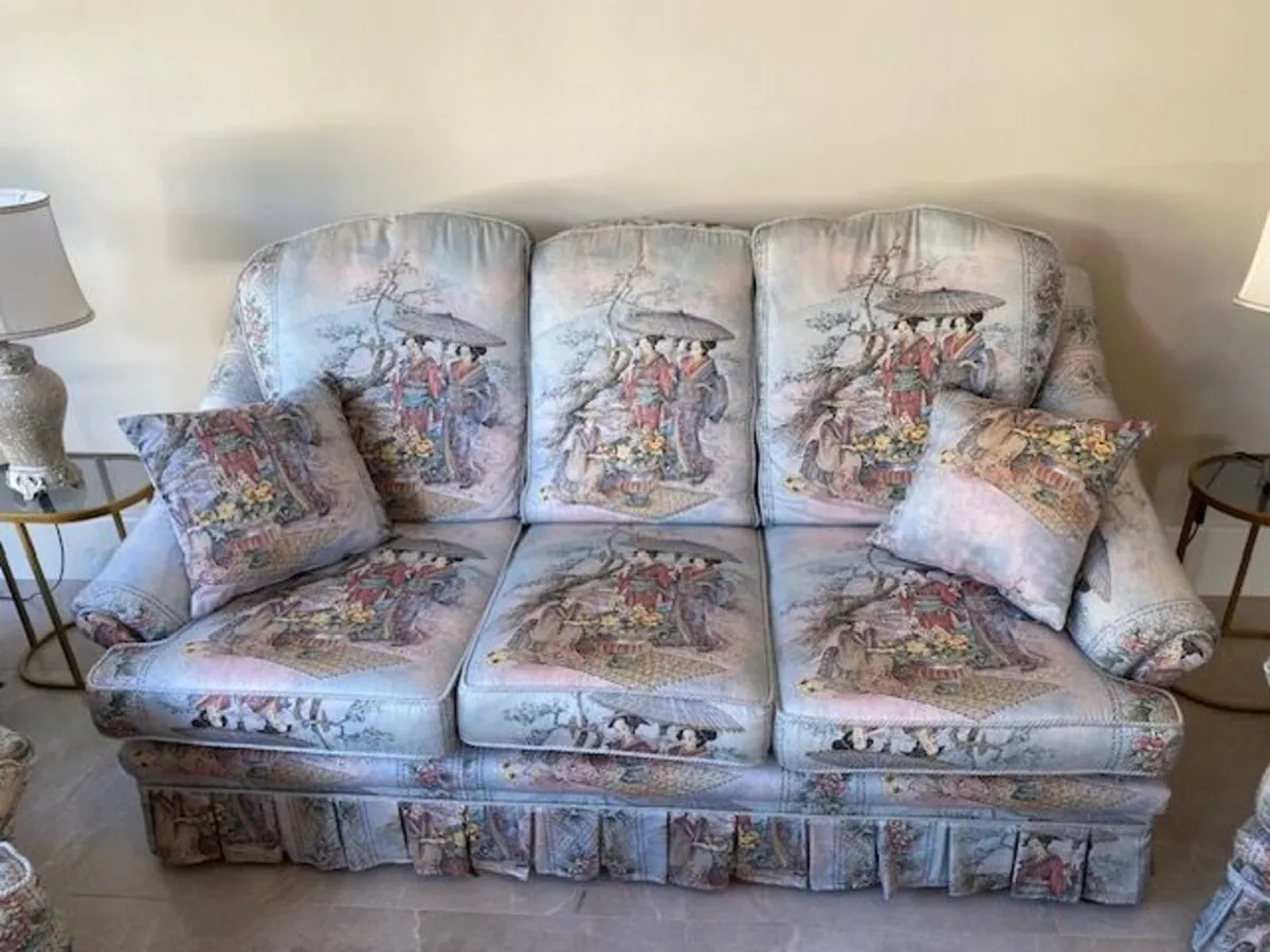 Three piece suite of furniture - Image 4