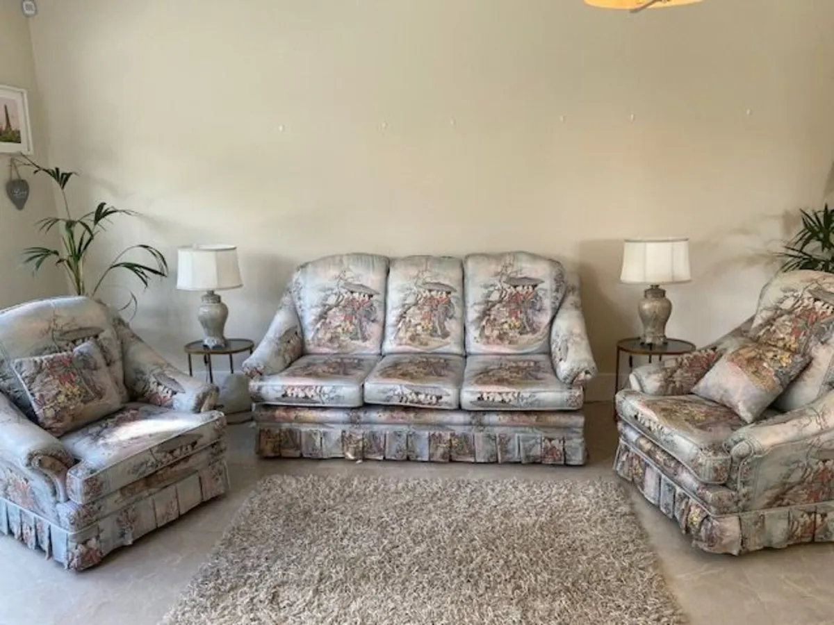 Three piece suite of furniture - Image 1