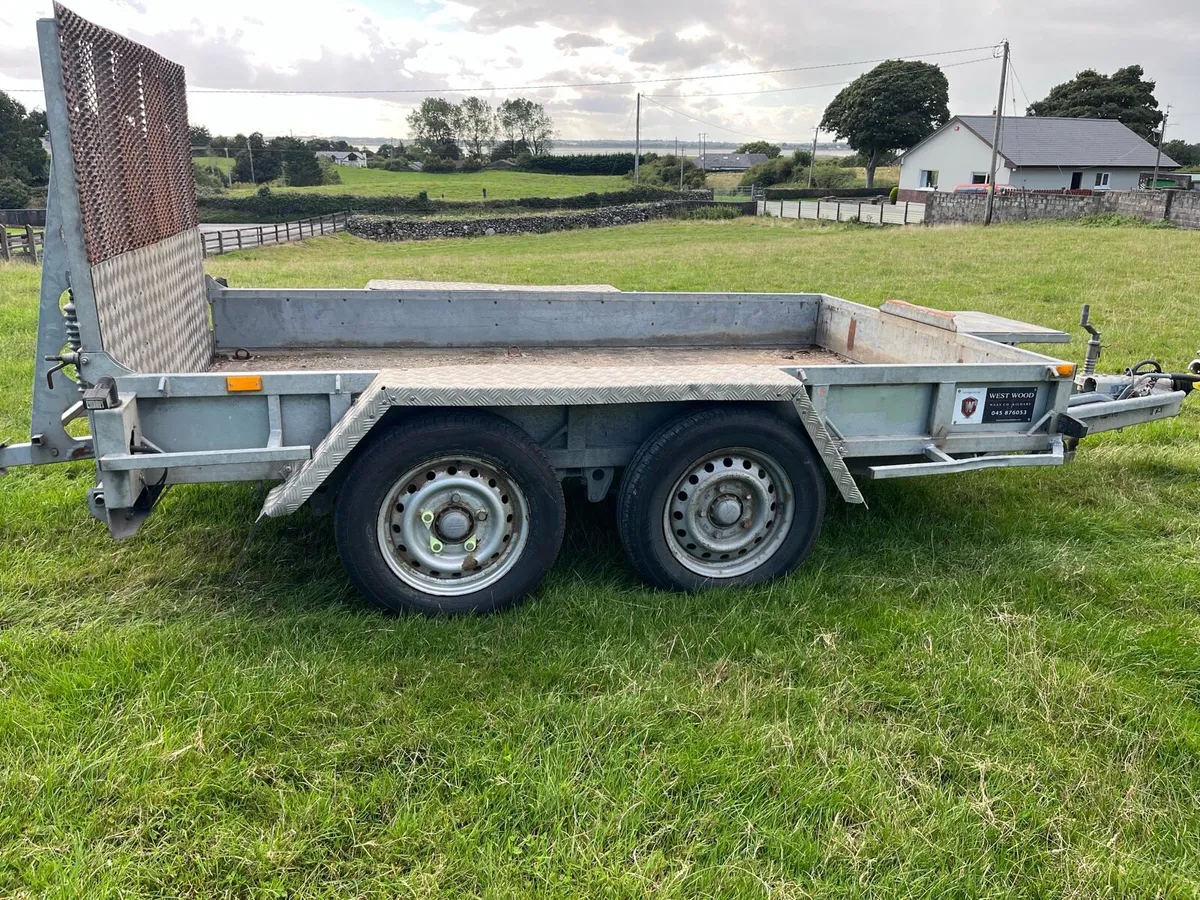 Trailer - Image 1