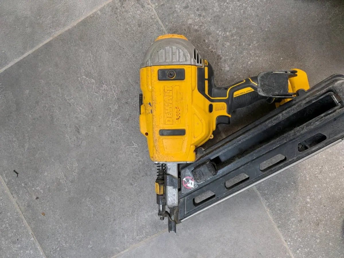 DeWalt nail gun - Image 1