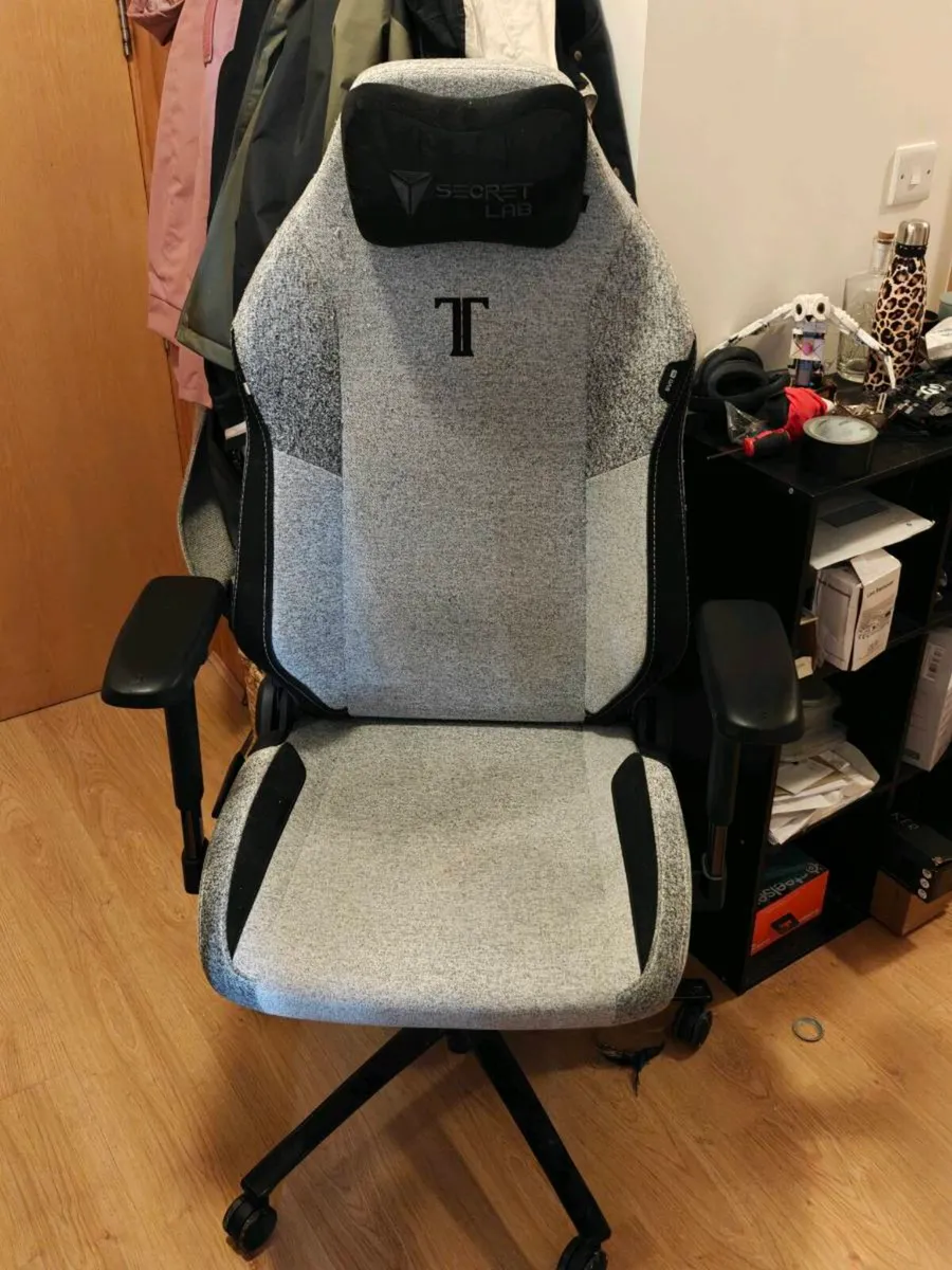 Secretlab Titan Evo XL Chair - Image 1