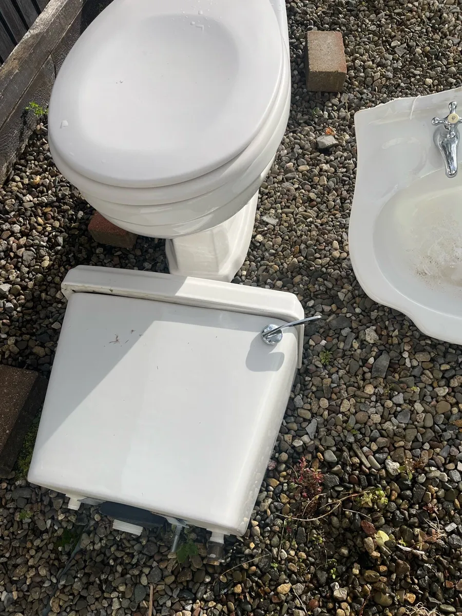 Toilet and sink set - Image 3