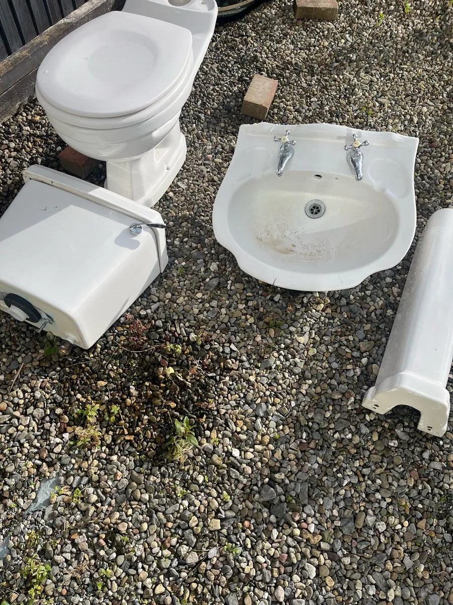 Toilet and sink set - Image 1