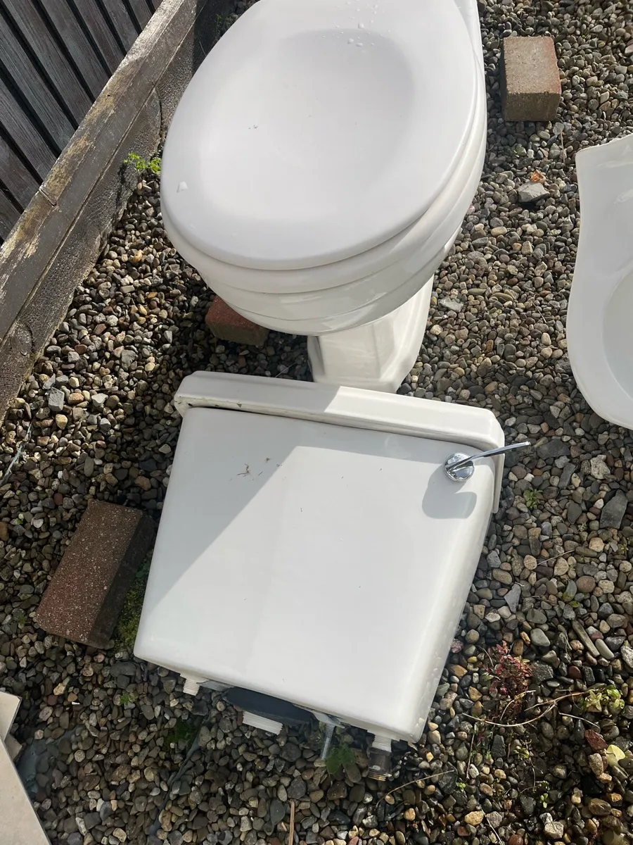 Toilet and sink set - Image 2