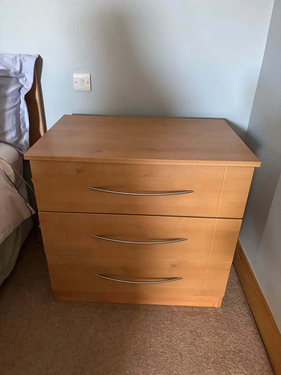 Bedroom chest of drawers
