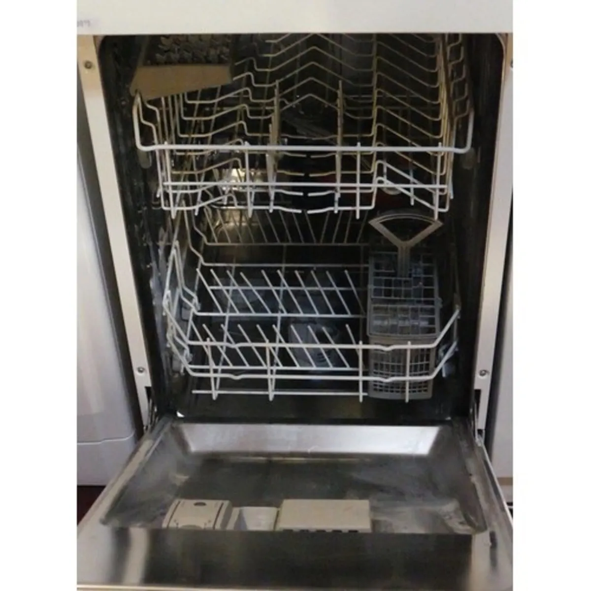 A Bosch Classixx freestanding dishwasher - Image 2