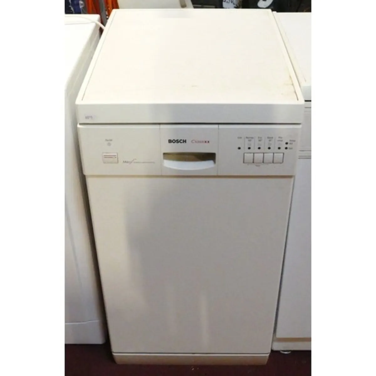 A Bosch Classixx freestanding dishwasher - Image 1
