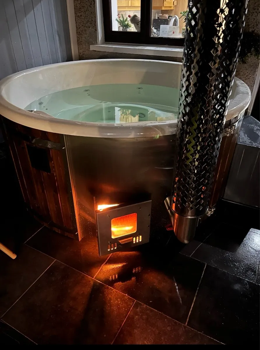 Wood fired hot tub - Image 1