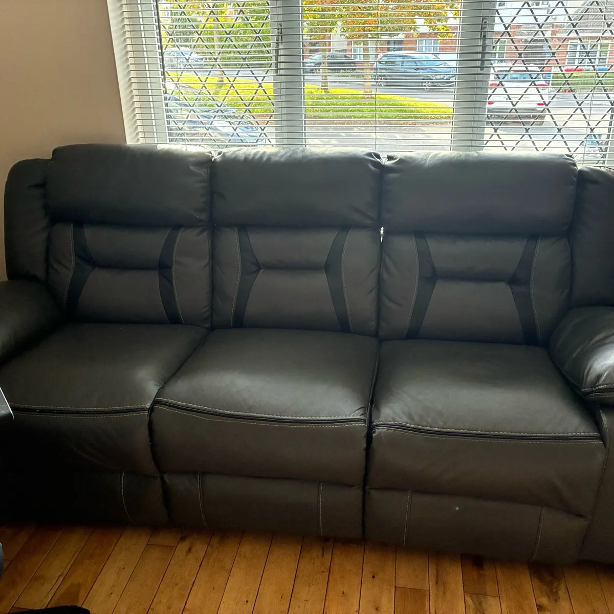 Leather recliner 3 + 2 - Image 1