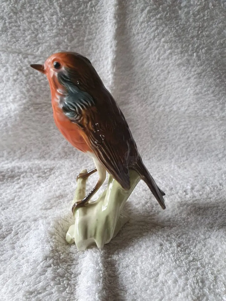 Vintage Goebel Porcelain Robin bird figurine - Image 1