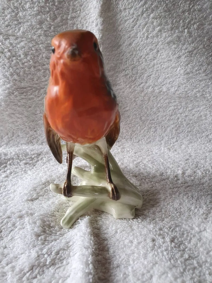 Vintage Goebel Porcelain Robin bird figurine - Image 2