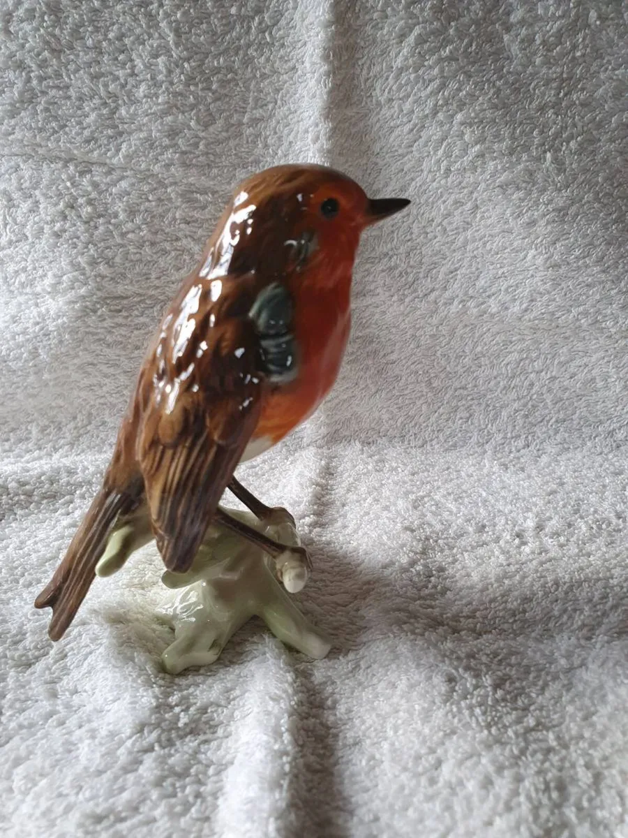 Vintage Goebel Porcelain Robin bird figurine - Image 4