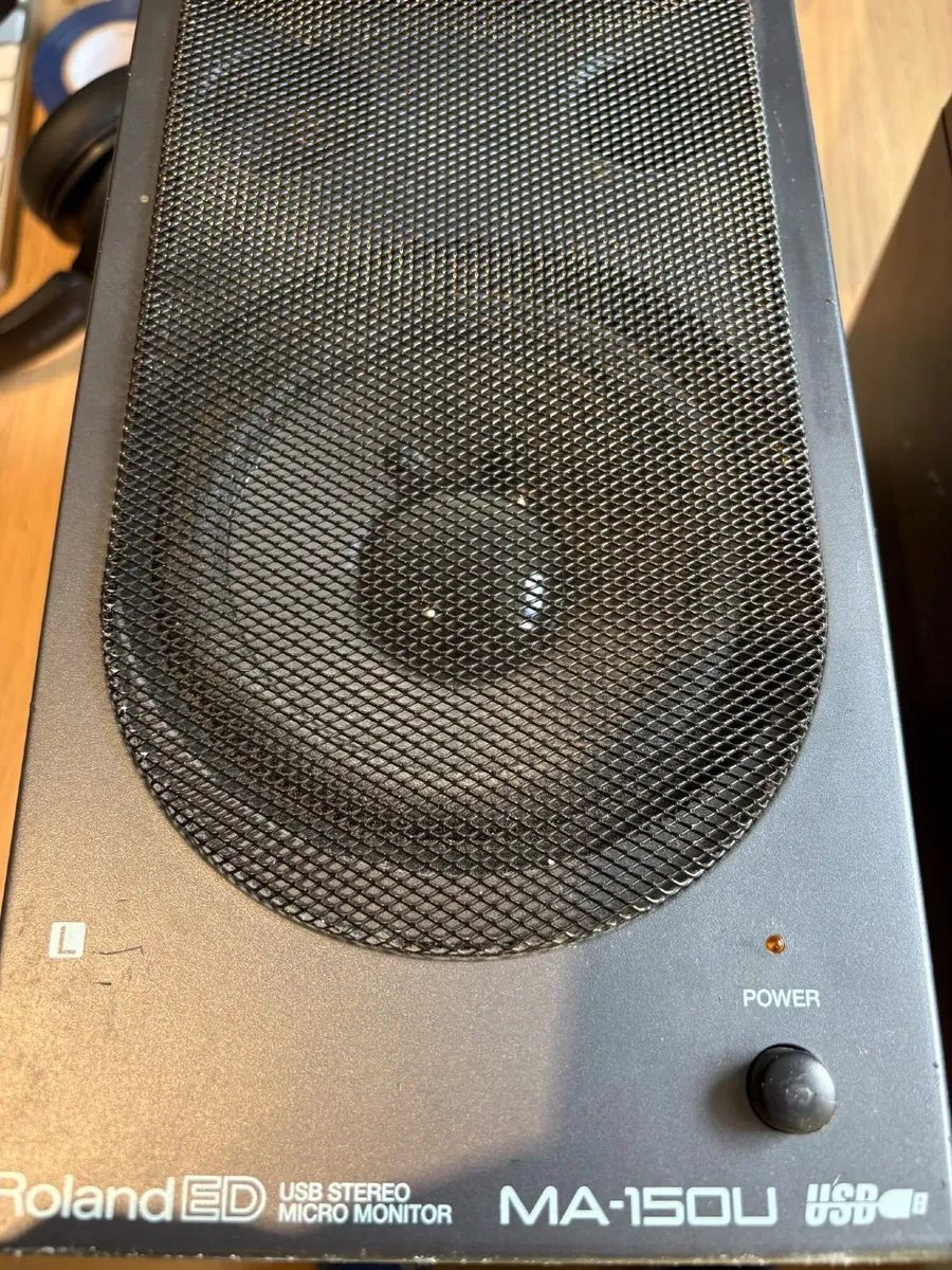 Roland MA-150U Powered Speakers, Pair, Untested - Image 4