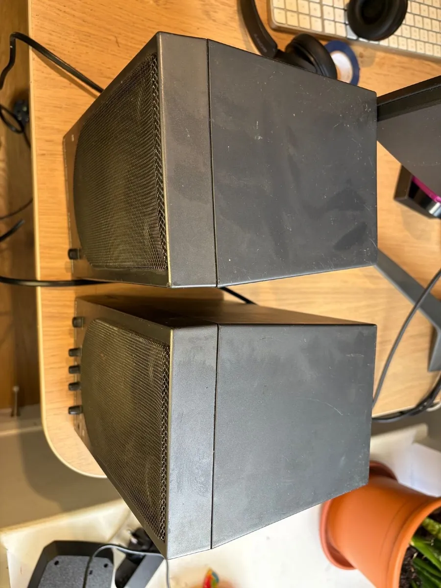 Roland MA-150U Powered Speakers, Pair, Untested - Image 2