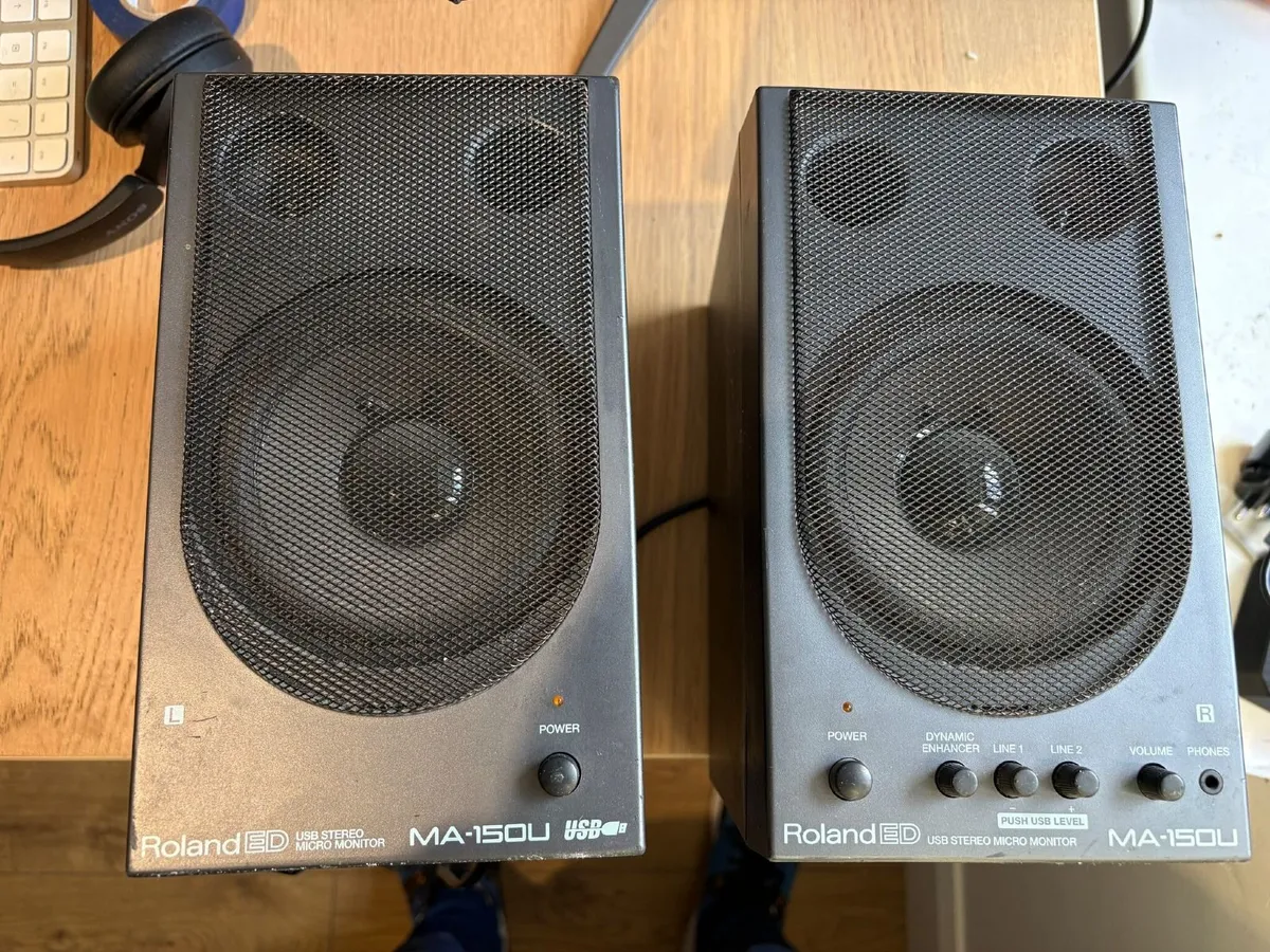 Roland MA-150U Powered Speakers, Pair, Untested - Image 3
