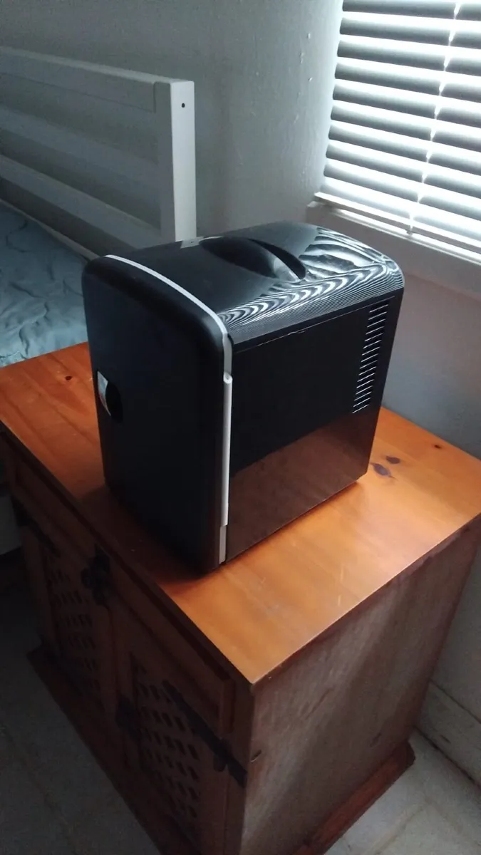 Mini Fridge - Image 1