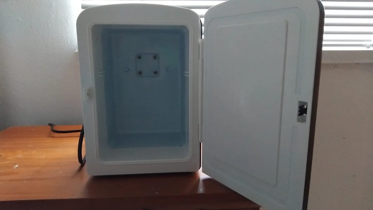 Mini Fridge - Image 2
