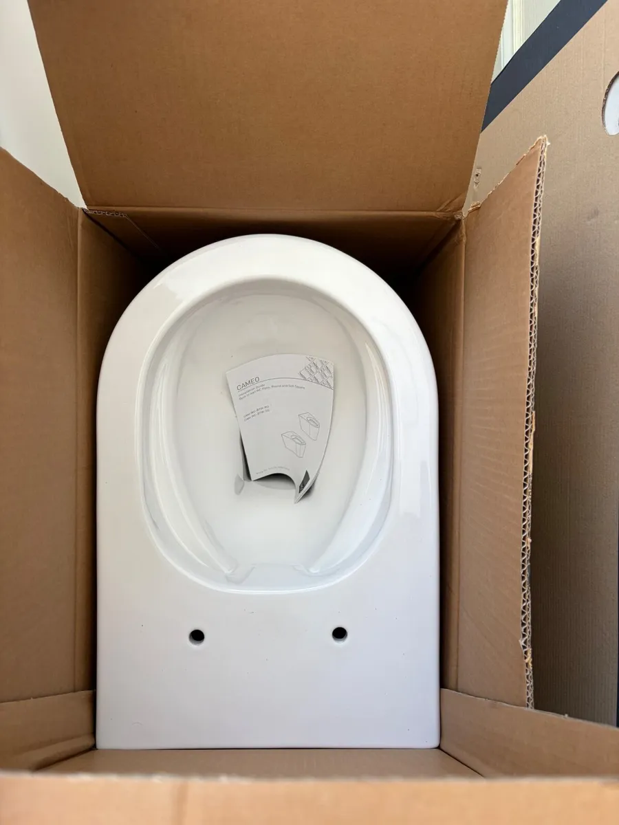 Brand New VADO Cameo Rimless Toilet & Soft-Close S - Image 2
