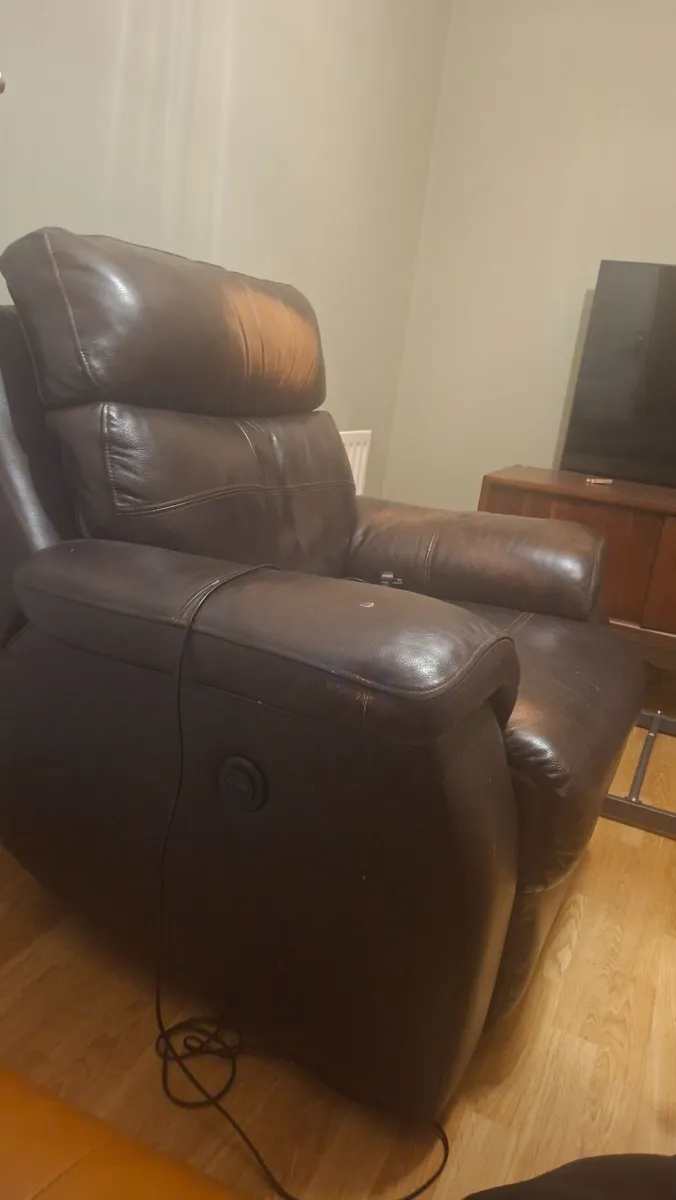 Leather recliner - Image 2