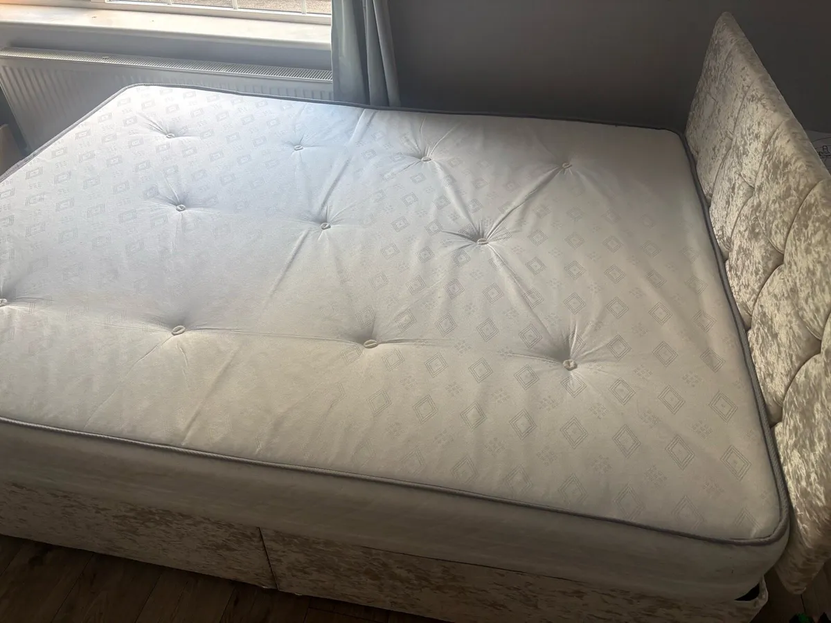 6.5ft x 5ft bed, headboard and mattress - Image 4