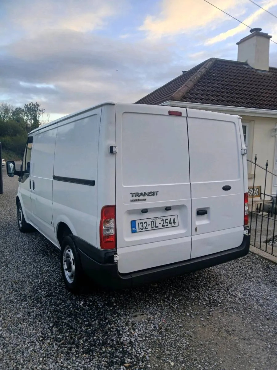 132 Ford Transit ,Doe 04/27 1 owner - Image 4